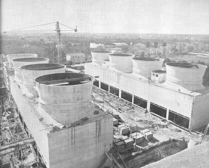 p. 7, centrale termoelettrica Ansaldo in costruzione a Bari